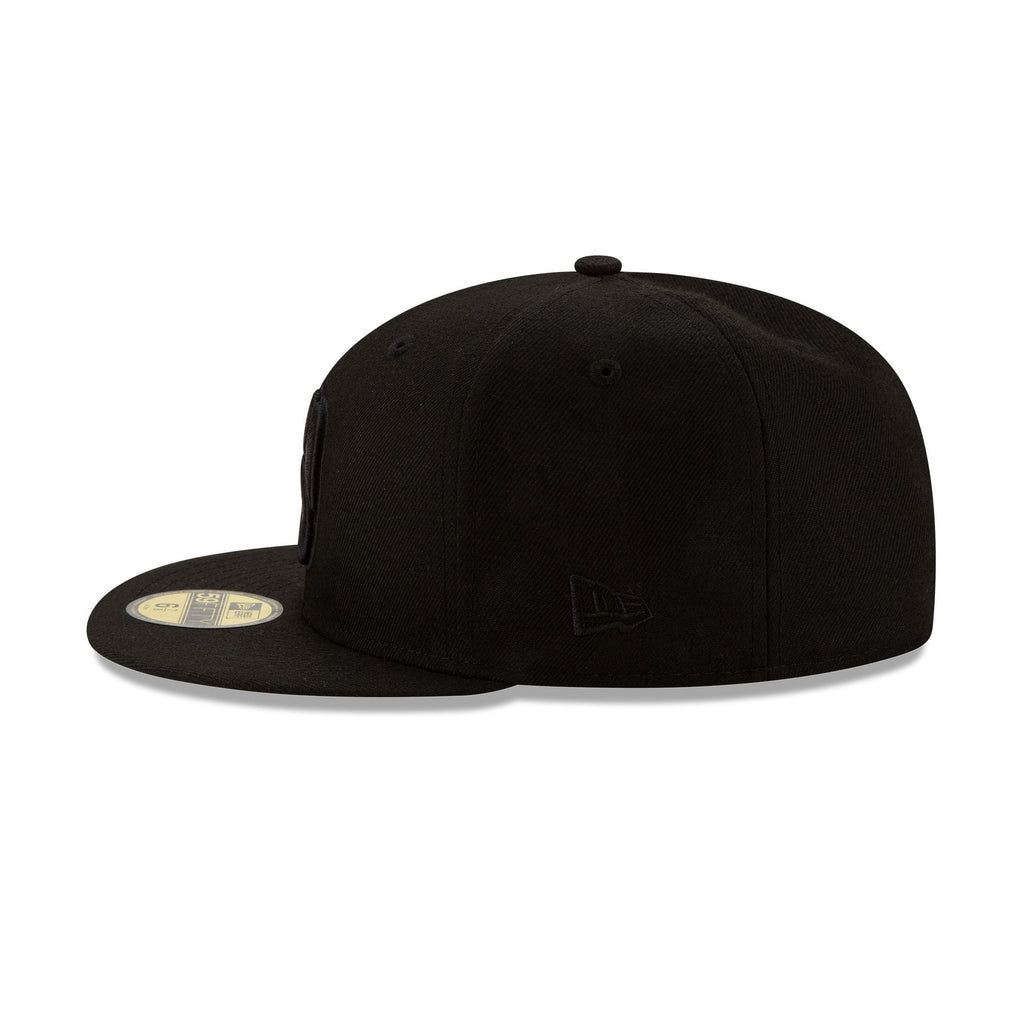 Milwaukee Brewers Black on Black 59FIFTY Fitted Hat