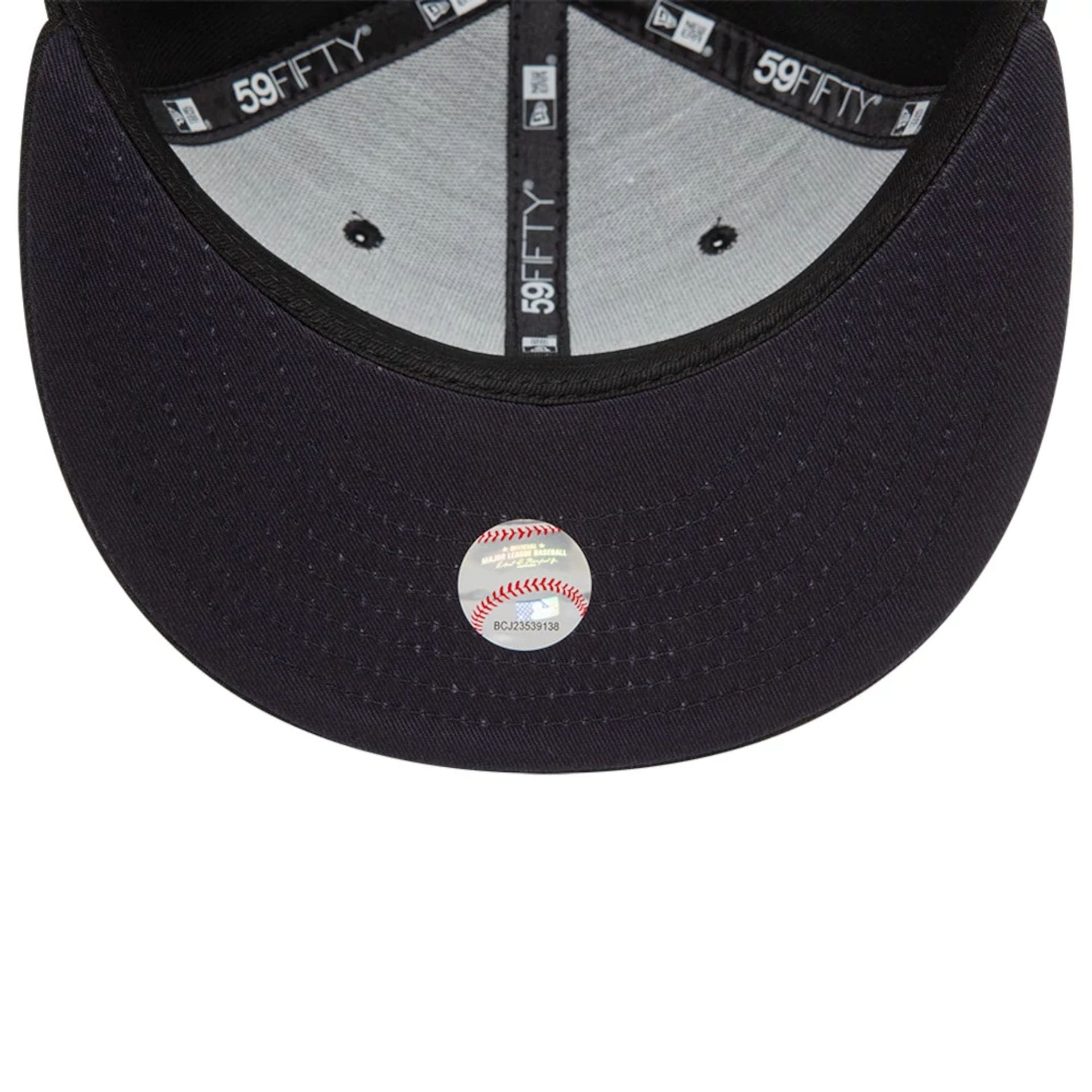 Atlanta Braves MLB Heart Icon Black 59FIFTY Fitted Cap
